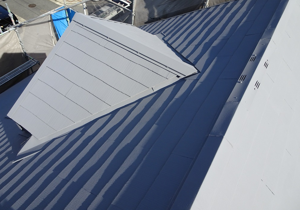 カラーベスト屋根にガイナ塗装工事完工