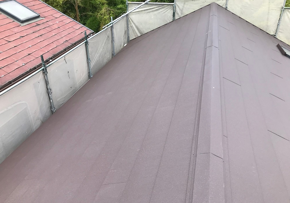 屋根スーパーガルテクトカバー工法完成