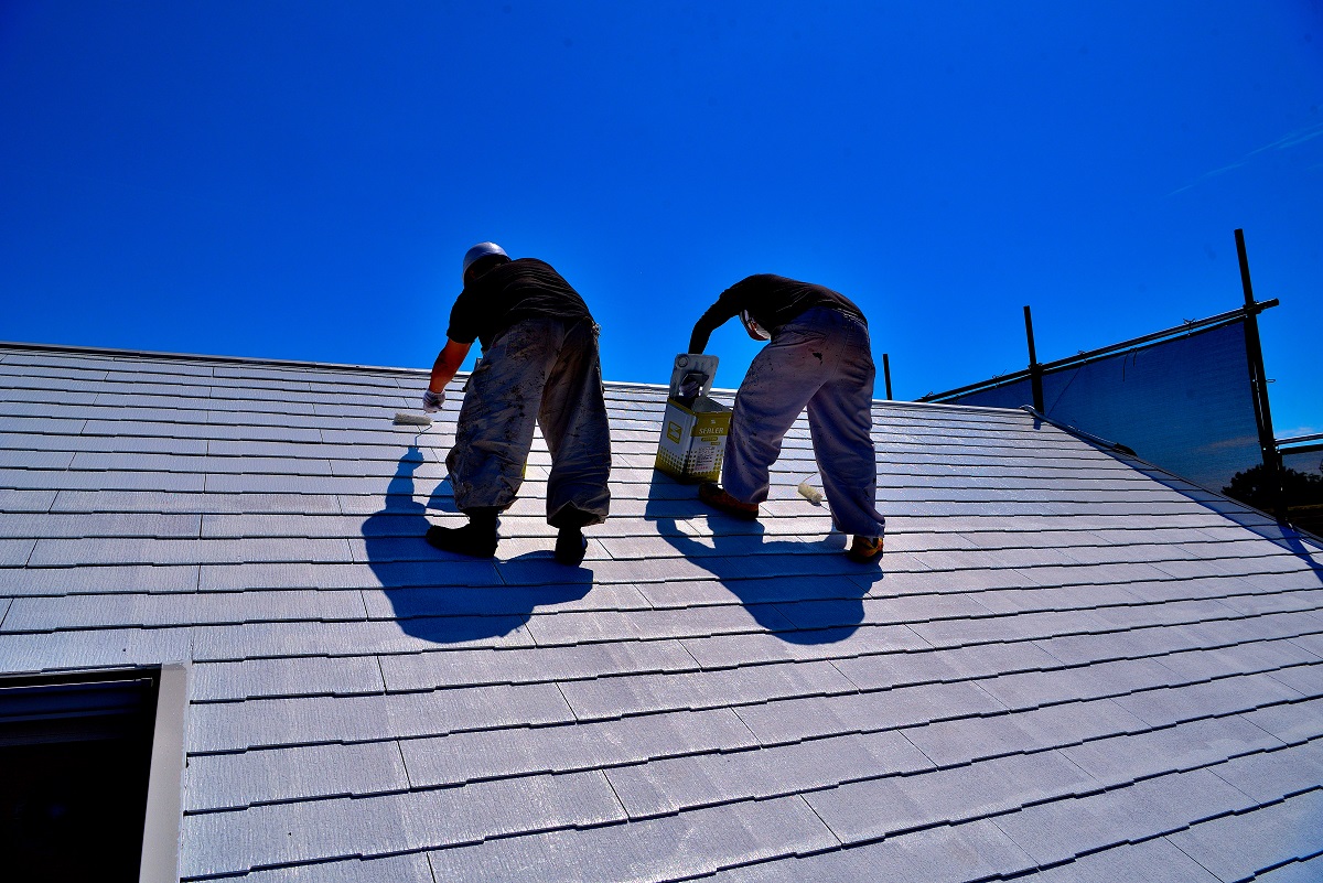 屋根 シーラー塗装2回目